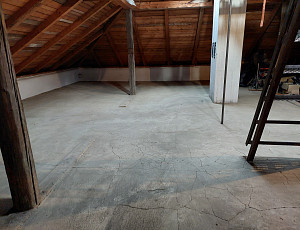 Zateplení stropu zděného rodinného domu pomocí foukané izolace